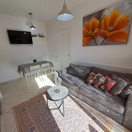 Flowers & Green 2 Bedrooms Apartment & Box Garage Vlorë Exteriör bild