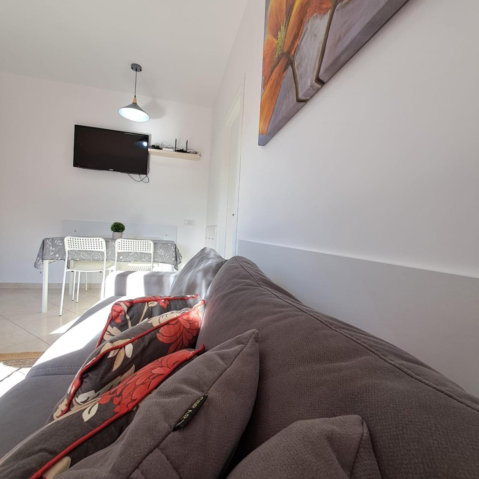 Flowers & Green 2 Bedrooms Apartment & Box Garage Vlorë Exteriör bild