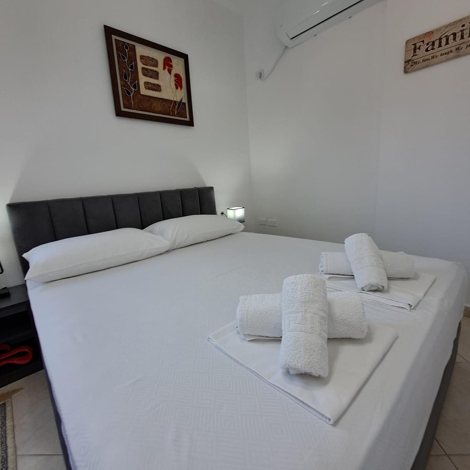Flowers & Green 2 Bedrooms Apartment & Box Garage Vlorë Exteriör bild