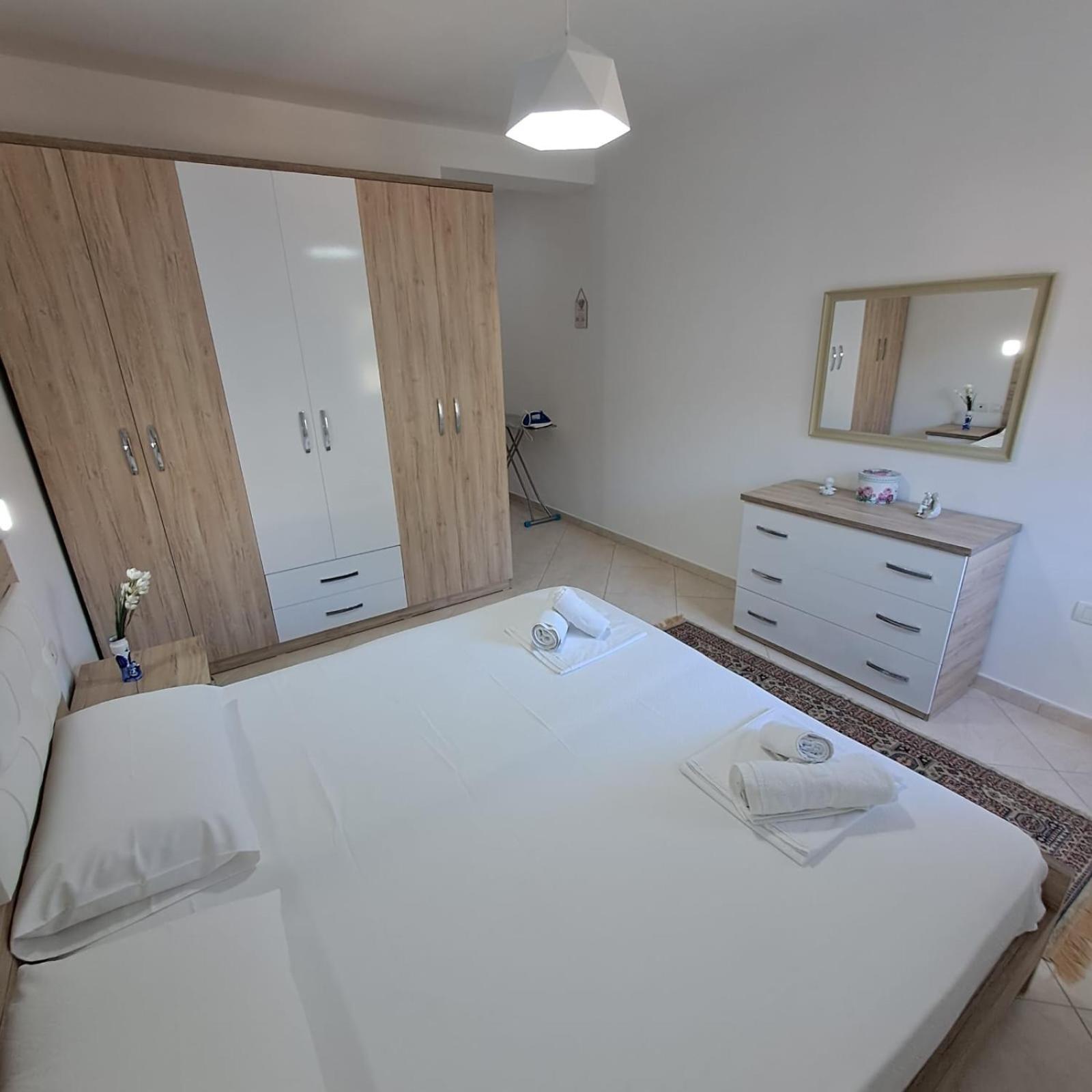 Flowers & Green 2 Bedrooms Apartment & Box Garage Vlorë Exteriör bild