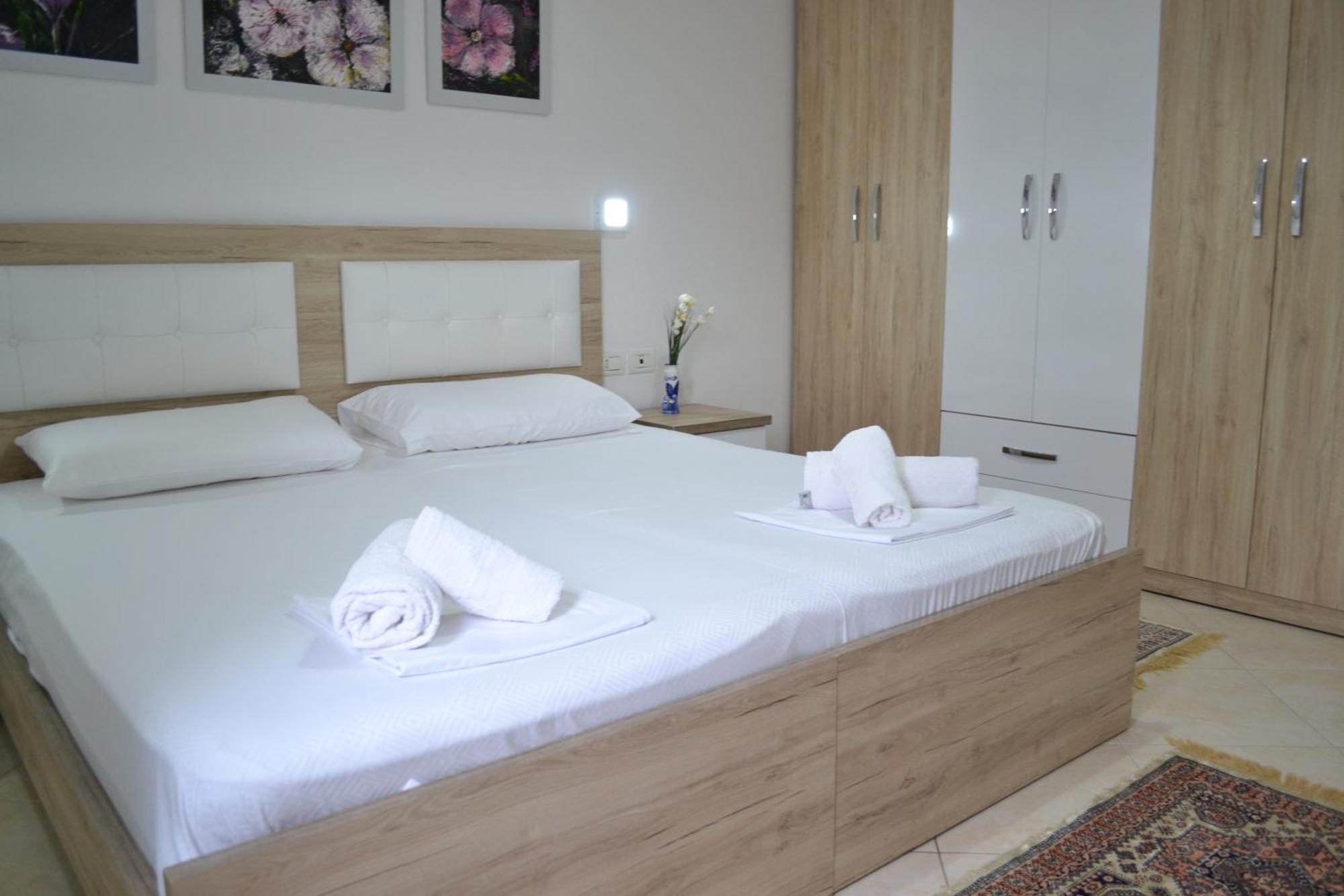 Flowers & Green 2 Bedrooms Apartment & Box Garage Vlorë Exteriör bild