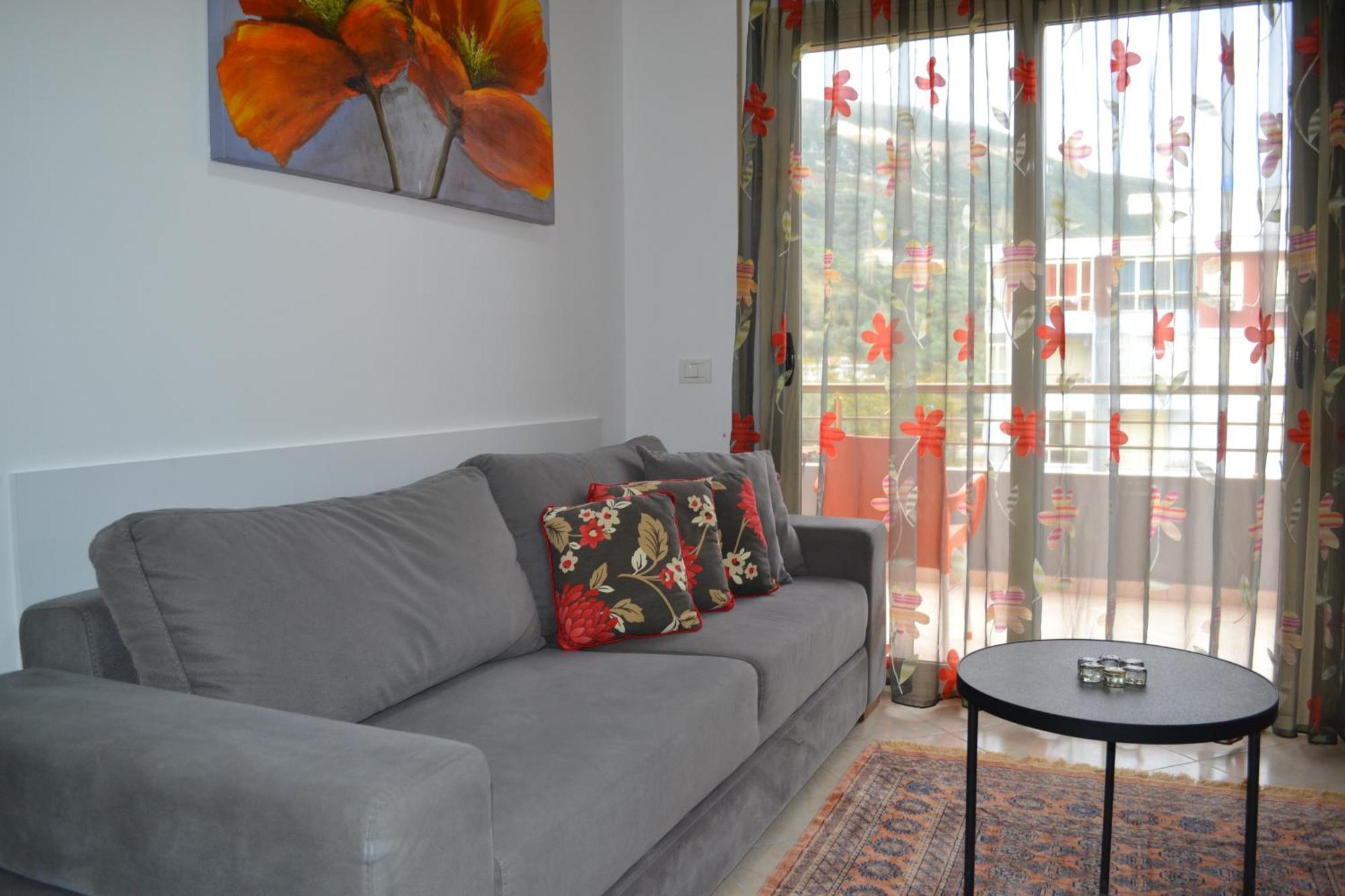 Flowers & Green 2 Bedrooms Apartment & Box Garage Vlorë Exteriör bild